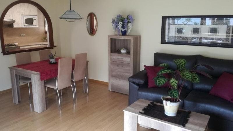 100M2 Big Apartment Private Garden And Pool/ 100M2 Gran Apartamento Jardin Privado Y Piscina / Acogedor Apartamento En Zona Tranquila Y Agradable カンブリルス エクステリア 写真