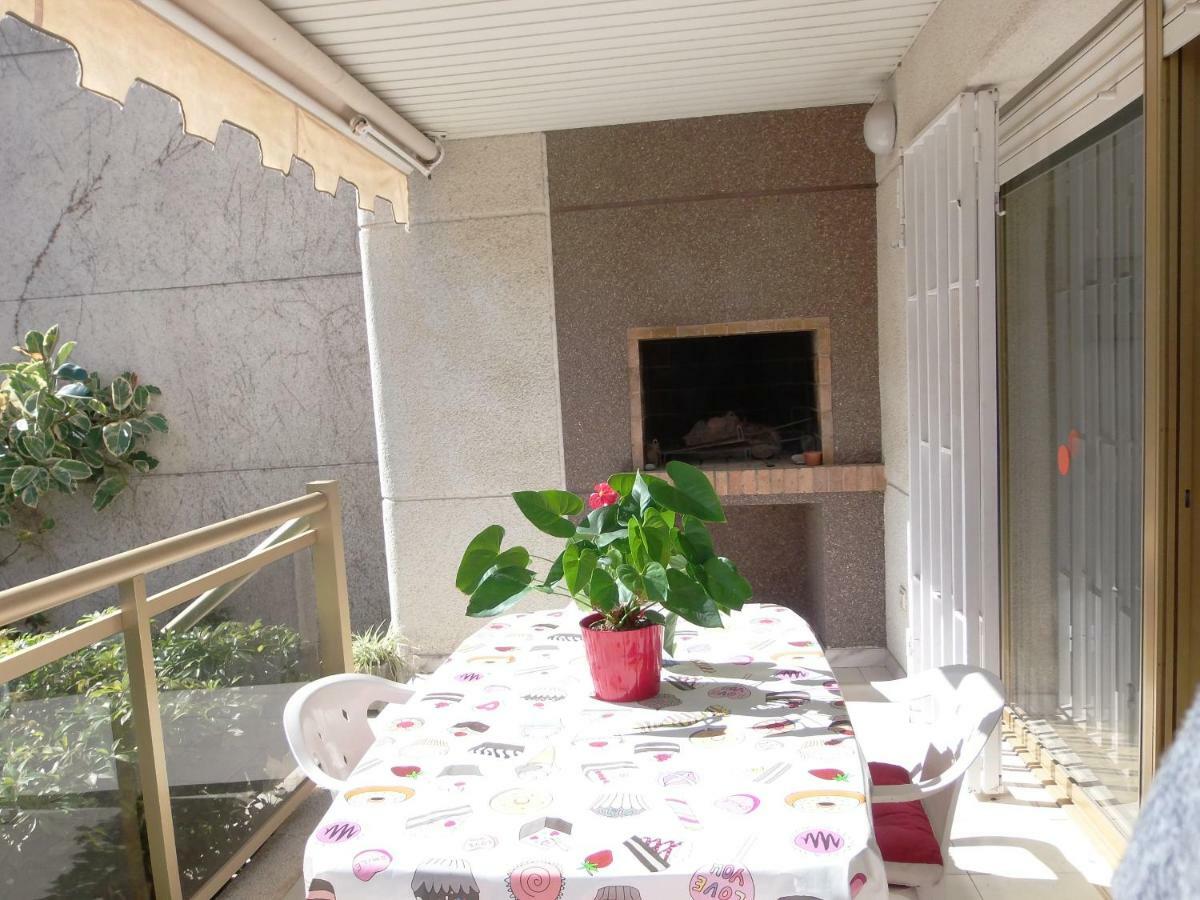 100M2 Big Apartment Private Garden And Pool/ 100M2 Gran Apartamento Jardin Privado Y Piscina / Acogedor Apartamento En Zona Tranquila Y Agradable カンブリルス エクステリア 写真